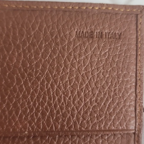 ✅️100% Authentic Fendi Wallet - Picture 4 of 8